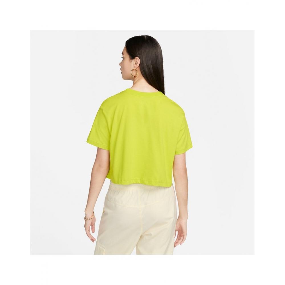 Nike Essentials Cropped Logo Tee