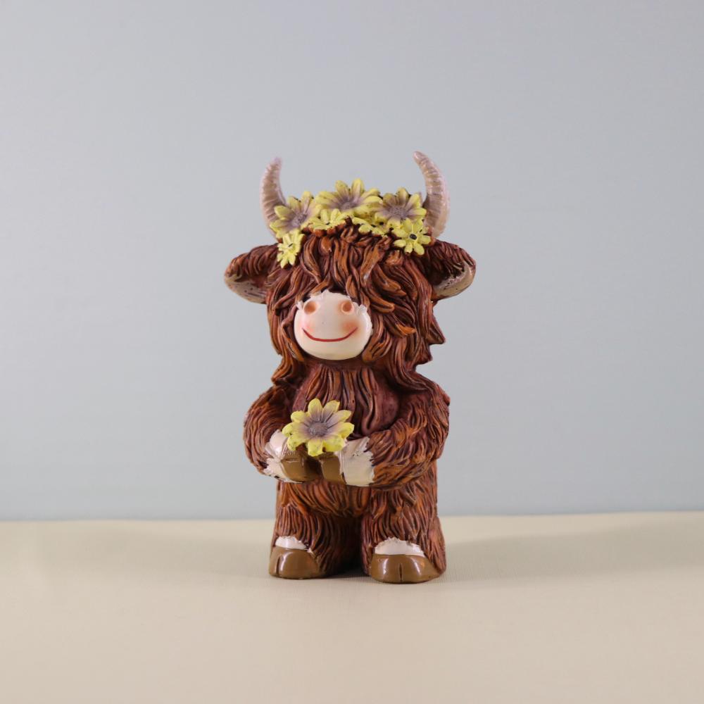 Simulation Highland Cow Figurine Adorable Scottish Cow Statue Resin Animal Sculpture Desktop Ornaments Nordic Farm Home Decor