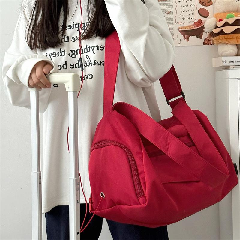 Short trip bag Large capacity women s shoulder bag Light sports swimming fitness bag Men s luggage Additional bag 17inch красный