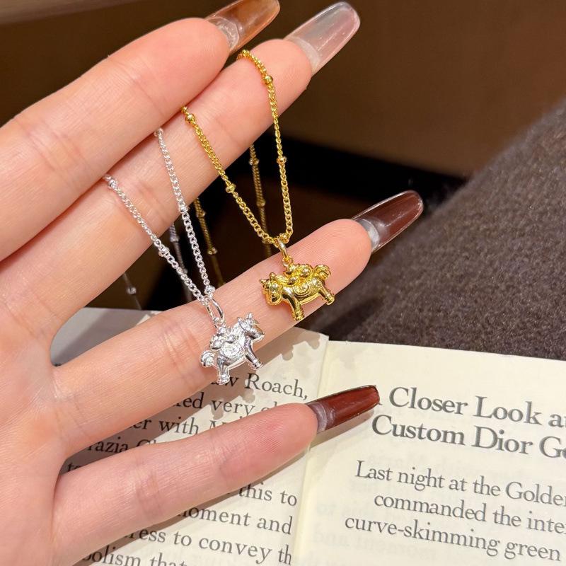 Trendy Zodiac Horse Necklace for Girls – Niche Design Clavicle Chain Accessory