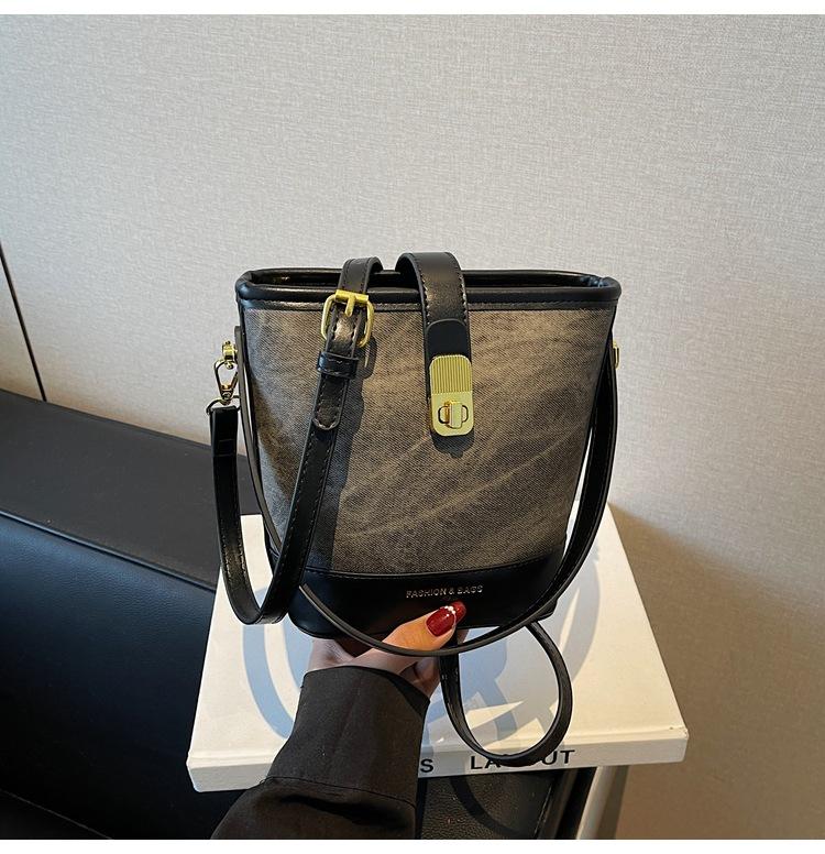 New Summer Small Bag Women's Versatile Shoulder Messenger Bag Popular Casual Bucket Bag