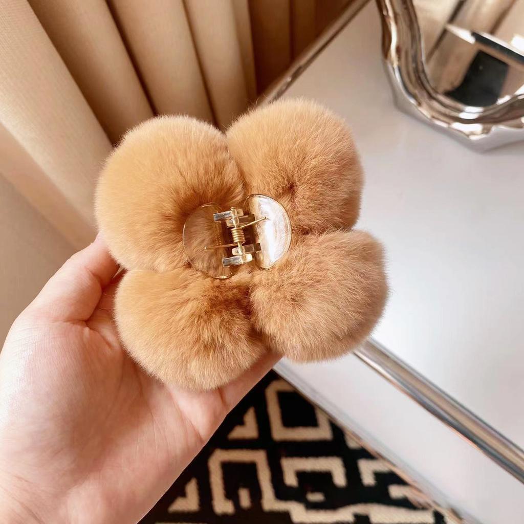 Autumn Winter Plastic Ball Grab Clip Large Plush Hairpin Back Head Shark Clip Hair Accessories 10cm European American Style New