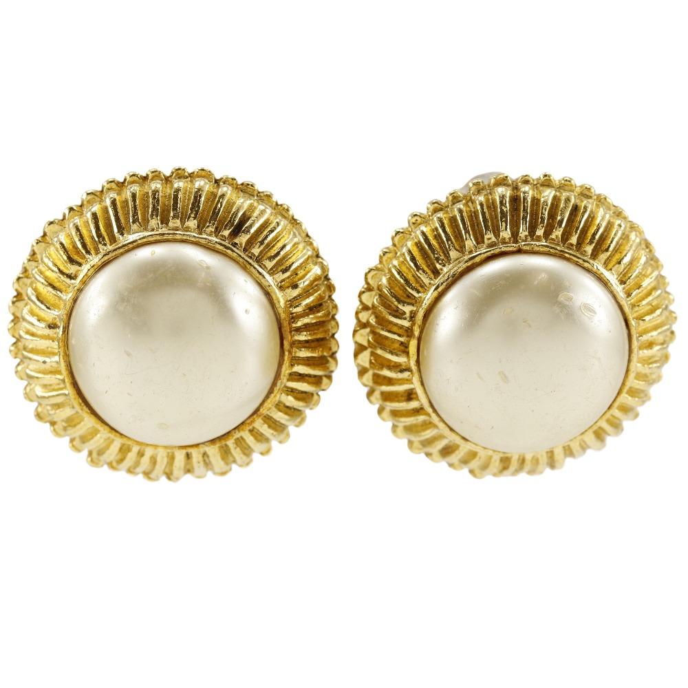 

CHANEL Earring vintage Plated Gold/Fake pearl 29.8g Women Used
