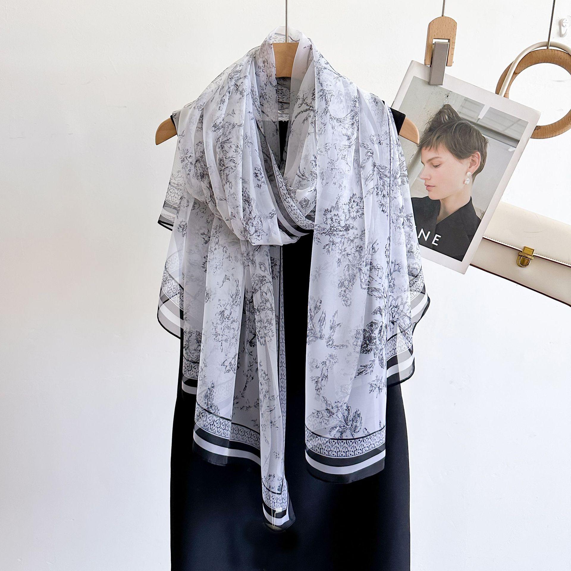 

Summer Scarf Women Outdoor Sunscreen Shawl Soft Bandanna Foulard Female Floral Silk Shawl Lady High Quality Head Hijab Wrap 135x180cm