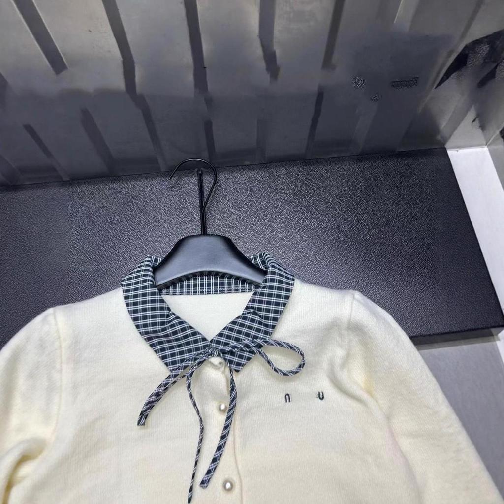 Miu Style 2025 Autumn/Winter Embroidered Plaid Lapel Knit Cardigan: Age-Reducing & Versatile Top