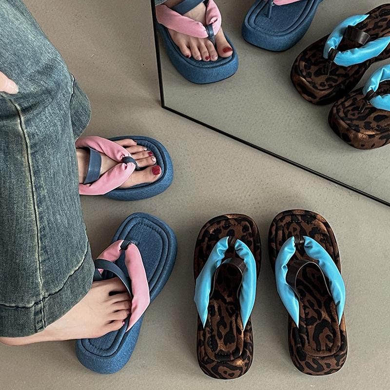 Fashion versatile casual thick-soled heightening girls sandals summer wear sandals leopard print niche design flip-flops