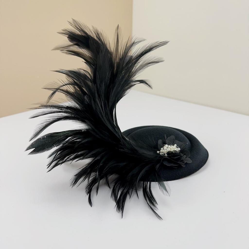 Girly Feather Felt Hat Shape Hair Clip Banquet Party Headband for Teens Medieval Party Taking Photo Anti-Slip Hairpin