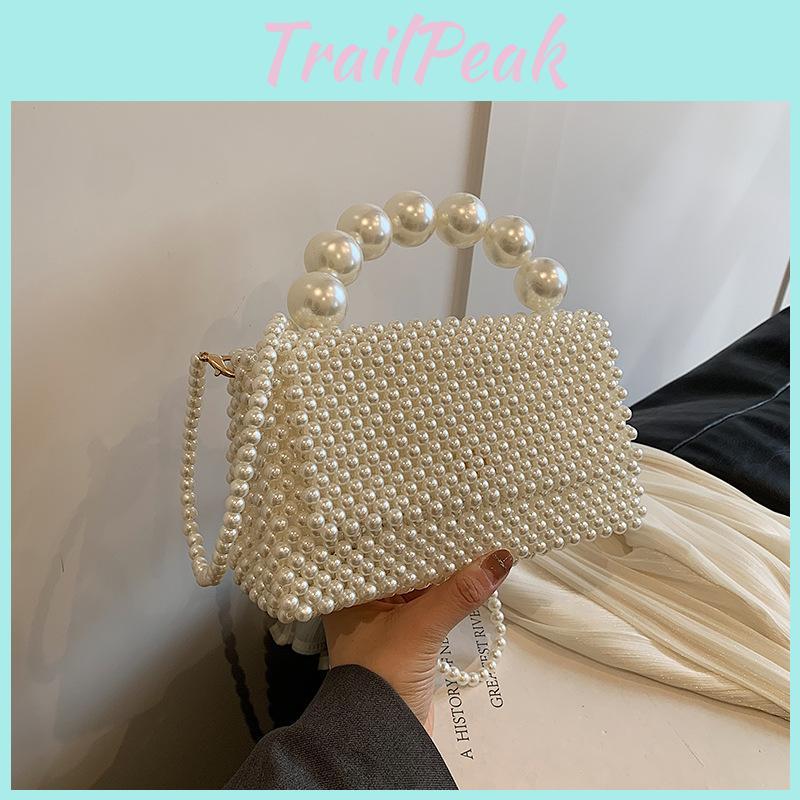 Lady Woven Shoulder Bag With Magnetic Closure For Elegant Daywear