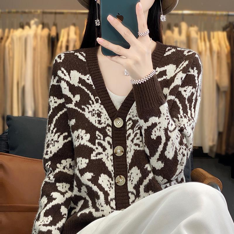 Blue & White Porcelain V-Neck Knit Cardigan - Women's Retro Jacquard Sweater with High-End Feel