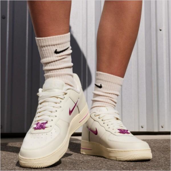 

Женские кроссовки Nike Air Force 1 07 SE, FB8251-1020103348