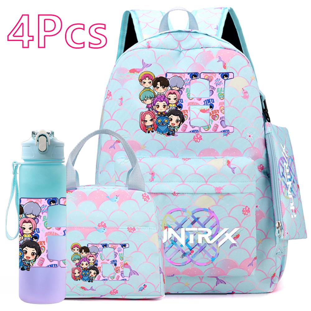 4 st/set 26 engelska bokstäver K-POP Tryckt Ryggsäck med Handväska Pennfodral 750 ml Vattenflaska för Tonåring Elev Pojke Flicka Stor Kapacitet Skolväska