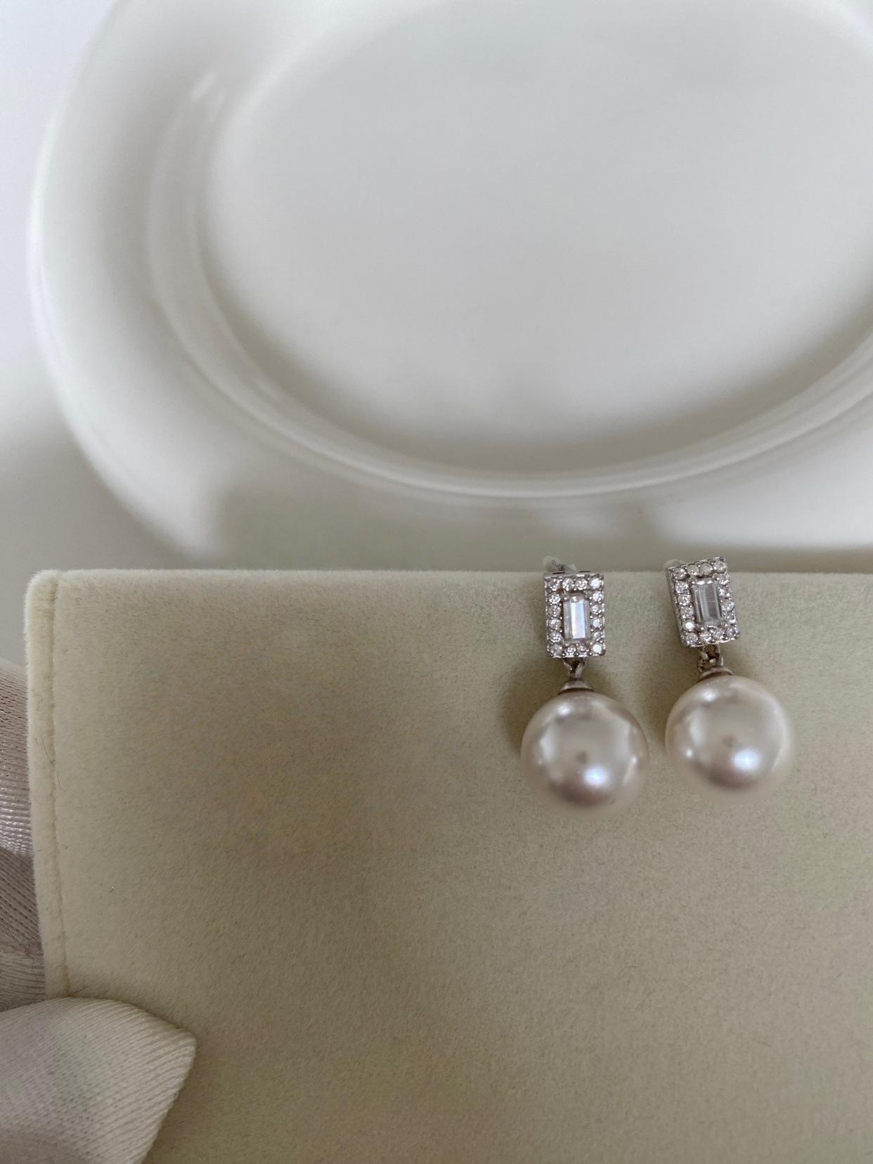 S925 Sterling Silver Four-Leaf Clover Pearl & Diamond Stud Earrings in White Gold Plating 925 Sterling Silver