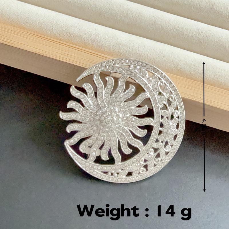 2024 Luxury Rotating Snowflake Brooch: Trendy & Versatile Accessory for Suits