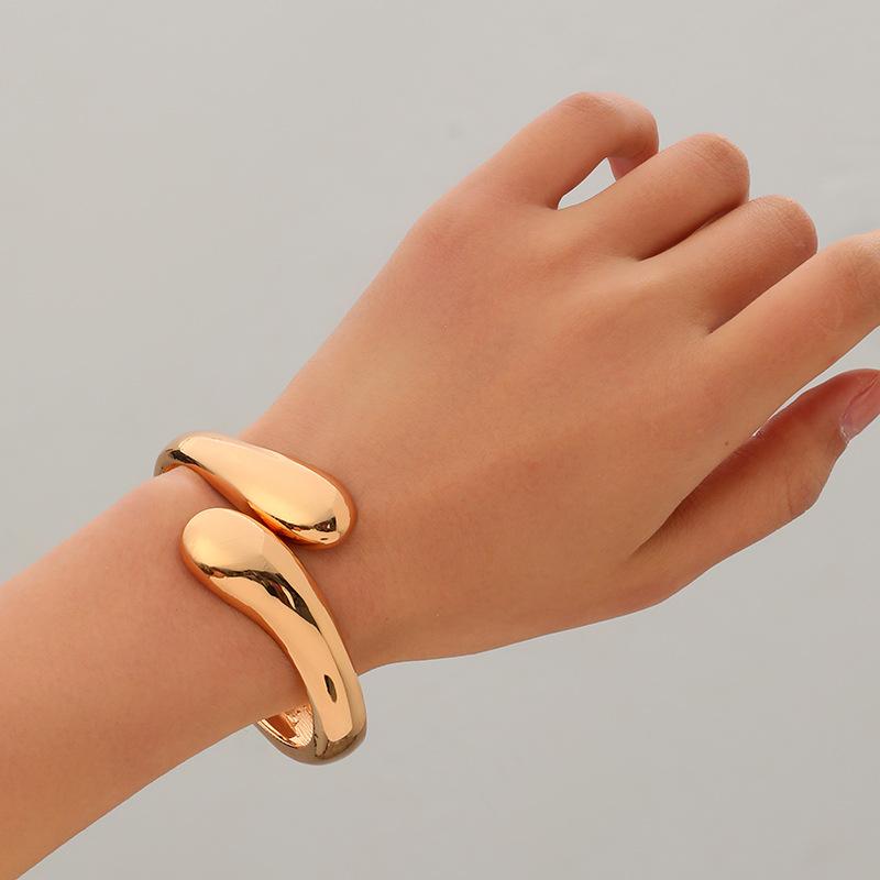 Simple and Personality Exaggerated Wide Edge Hollow Spring Alloy Bracelet Business Temperament Bracelet