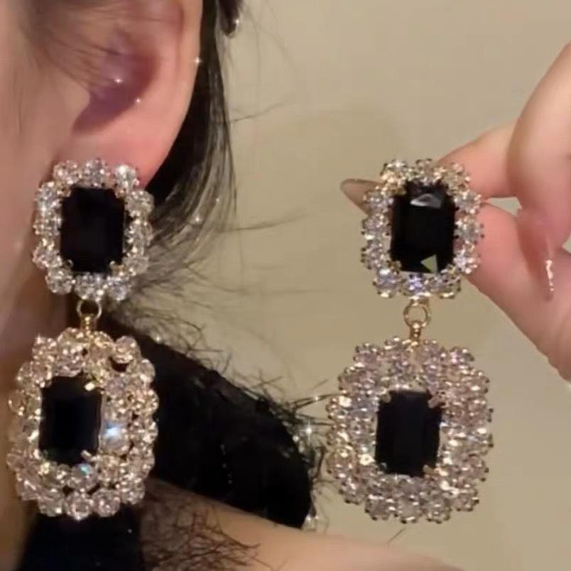 Elegant French Court Rhinestone Water Drop Tassel Earrings