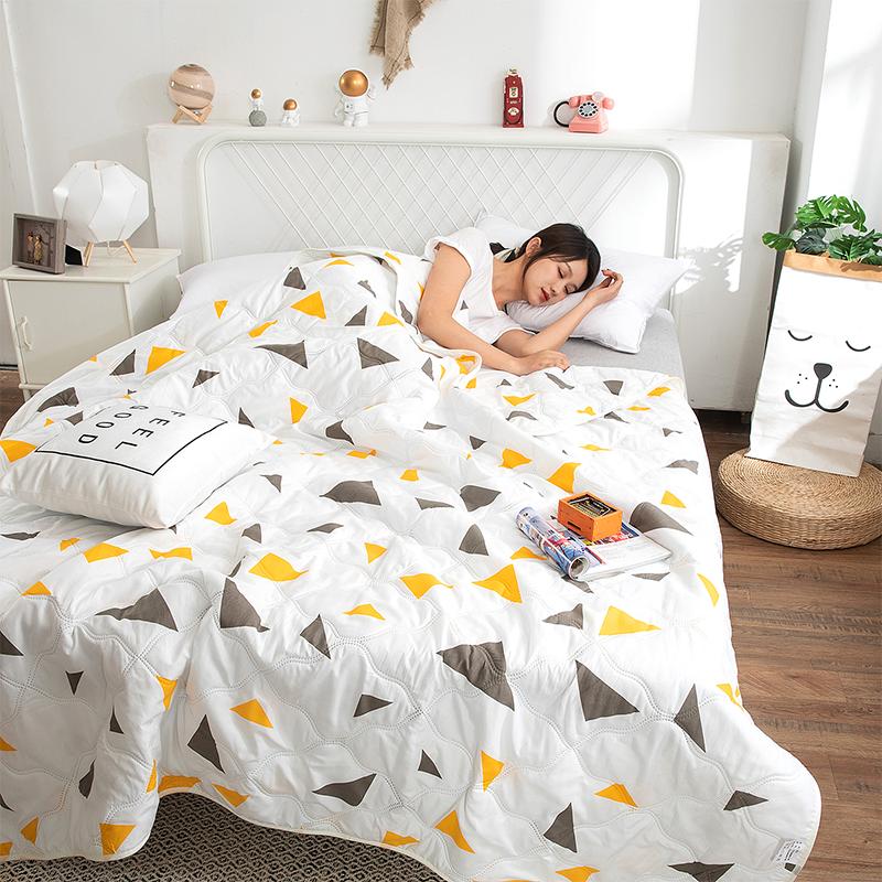 Geometric Triangle Pattern Summer Quilt-Lightweight Breathable Cotton Bedspread for Summer Yellow & Gray Design