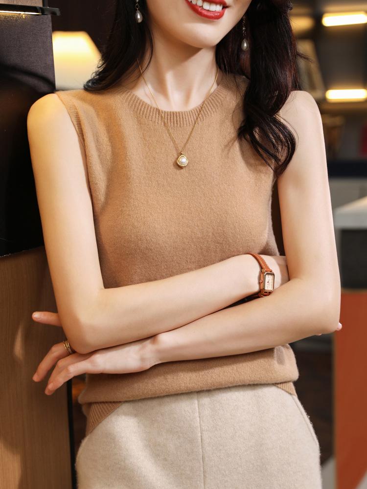 

2024 Women s Seamless Wool Camisole: Sleeveless, Versatile, and Lightweight M [95-110 lbs]