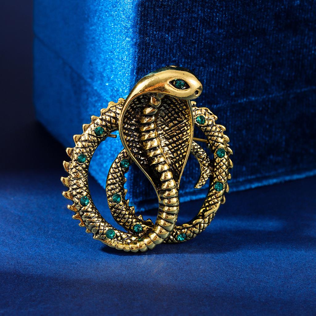 Personalized Retro Cobra Brooch with Diamond Chest Flower Twelve Zodiac Animals Snake Animal Chest Badge