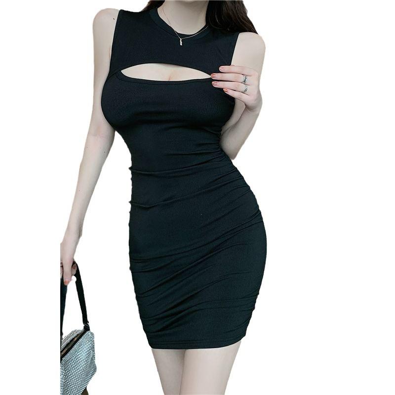 Sleek Ruched Bodycon Dress: Curve-Flattering Sexy Sleeveless Low-Cut Design