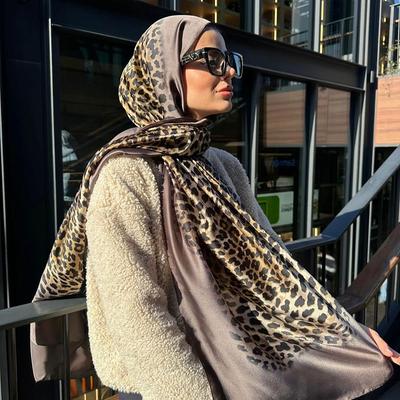 Damen Seide Dame Sommer Strandtuch Luxus Design Druck Schal Tücher Mode Glatt Foulard Weiblicher Hijab