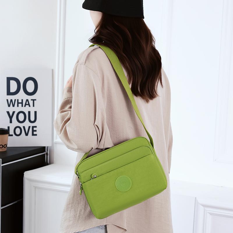 Geantă de umăr pentru mamă de vârstă mijlocie, geantă ușoară cu compartimente multiple pentru femei, geantă crossbody din nailon