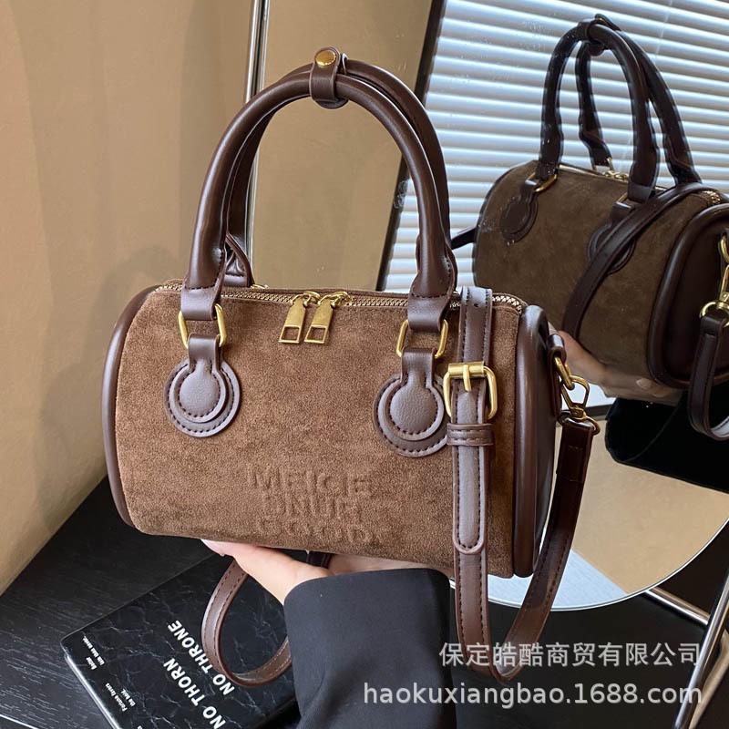 Suede bag women's large capacity 2025 new autumn and winter niche design matte retro messenger portable pillow bag