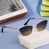 Ikke-polariserte klassiske katteøyne-rektangulære solbriller for kvinner Luksusmerkedesign Mote Vintage metallinnfatning solbriller Retro briller Unisex