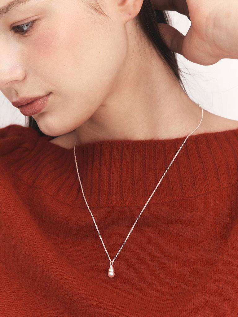 Engbrox Ruffle Pearl Drop Necklace