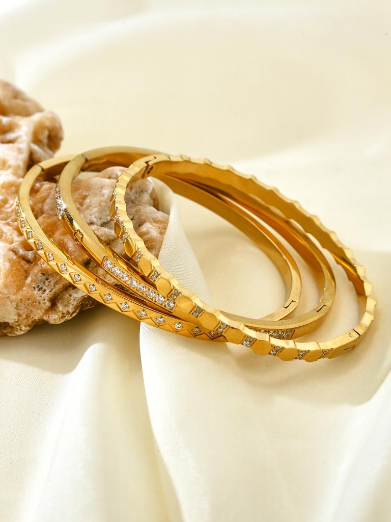 Fashion Simple Premium Feeling Stainless Steel 18K Gold Plated And Diamonds Clover Geometric Pattern Bracelet For Women