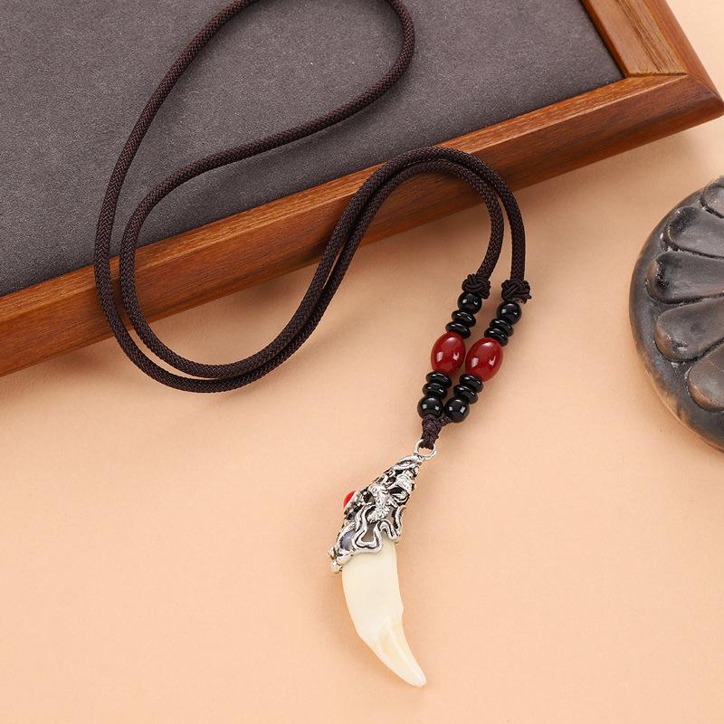 Retro woven dog tooth necklace men's and women's long niche personalized wolf tooth pendant pendant sweater chain accessories
