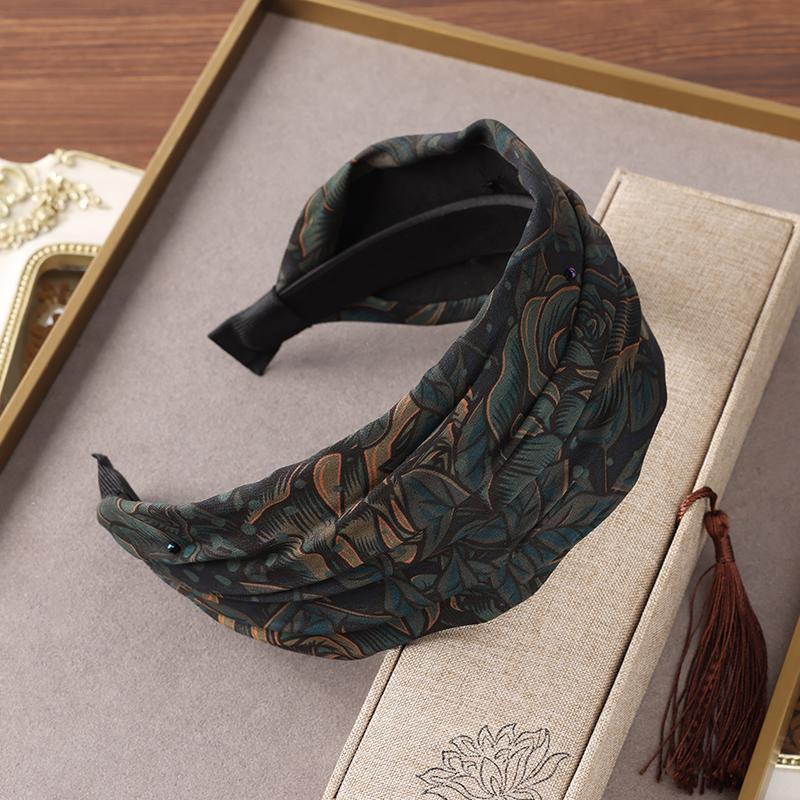 Ethnic Chic White Fabric Headband: Stylish Wide Hair Accessory for Face Washing and Hair Styling