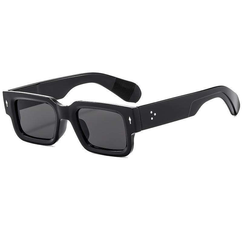 Classical Outdoor Shades Trendy Glasses Vintage Punk Gradient Women Dark Green Sun Glasses Rivet Eyewear for Thick Frame