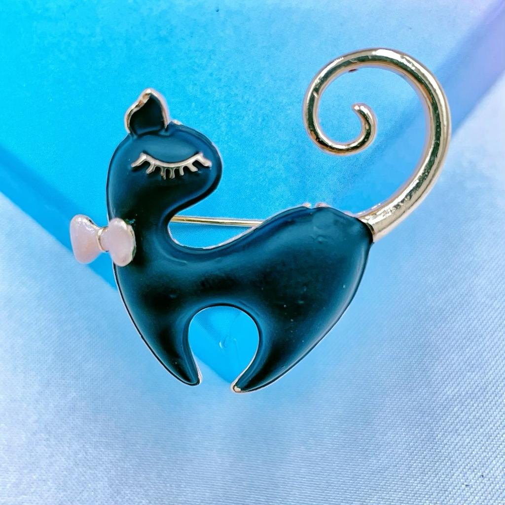 Cute Cat Brooches Metal Enamel Animal Brooch For Women's Clothes Backpack Pins Gifts