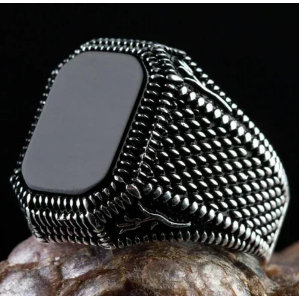 New Inlaid Emerald Mens Luxury Ring Retro Domineering Personality Jewelry for Banquet Party Gifts