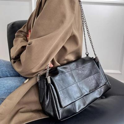 Una Borsa Tote dal Design di Nicchia con Una Semplice Catena da Pendolarismo e Una Borsa a Spalla Singola Crossbody di Grande Capacità