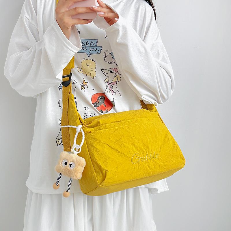Lightweight Large-Capacity Shoulder Bag Women'S Casual Nylon Cloth Commuter Storage Daily Versatile Messenger Bag