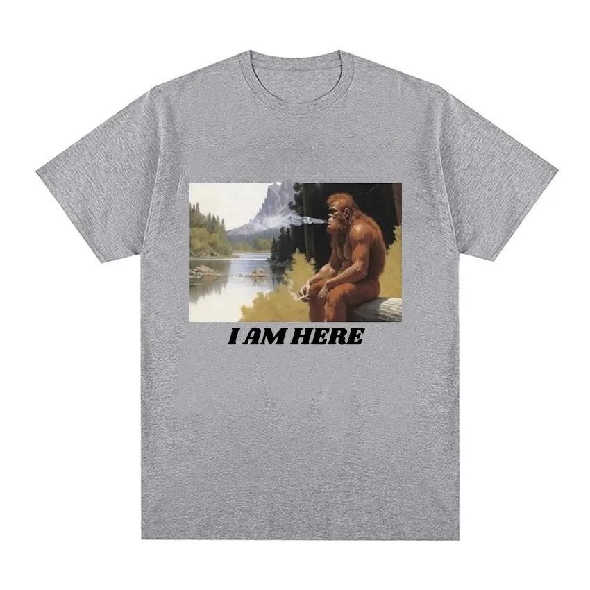 I Am Here Monkey Funny Meme Pattern T-shirt Men's and Women's Retro Fashion Short Sleeved T-shirt Y2k Clothing Couple Outfit