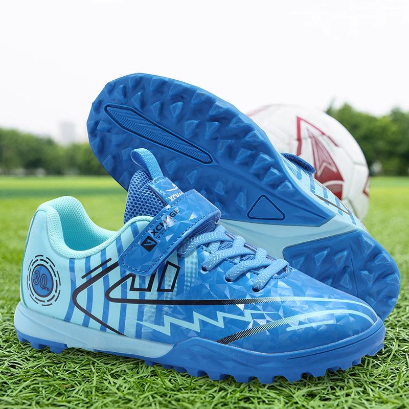 One piece 2025 children's primary school students flat football shoes girls broken nails youth sports shoes competition shoes