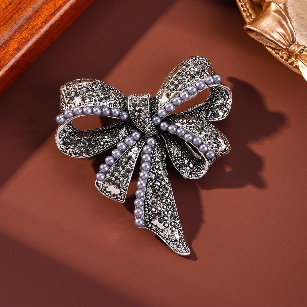 High-end bow brooch retro temperament high-end corsage fashion coat accessories fixed clothes pin