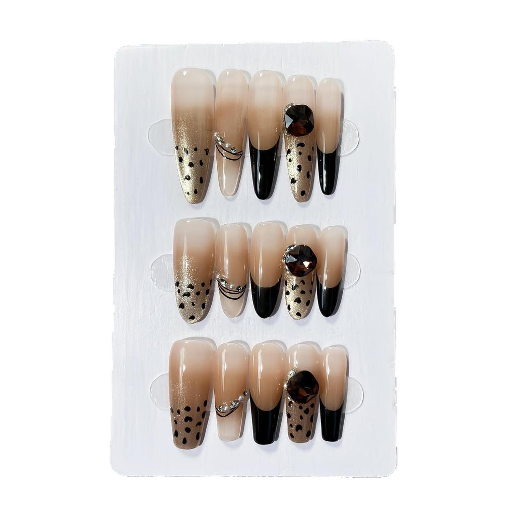 High-End Leopard Print Rhinestone Cat Eye Manicure: Influencer Style Wearable Whitening Nails