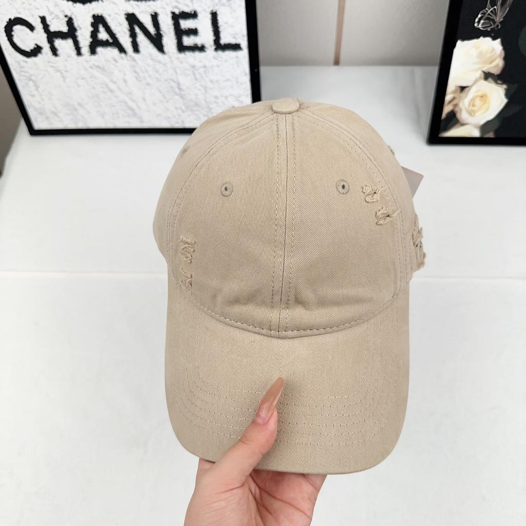 Baseball cap, ripped old peaked cap, hat for women 2025 fashion trend, wide brim, big face, small face