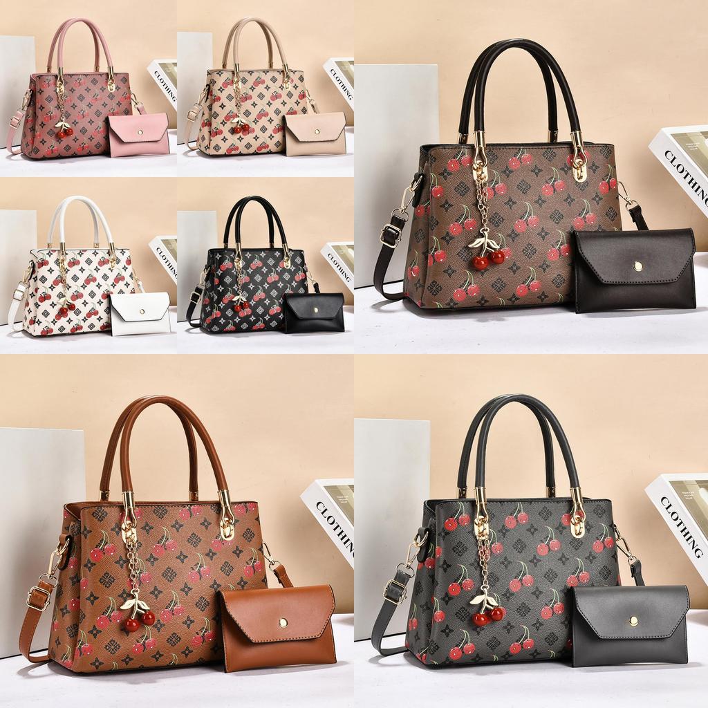 Classic Large Capacity Pu Handbag For Casual Travel And Daily Use