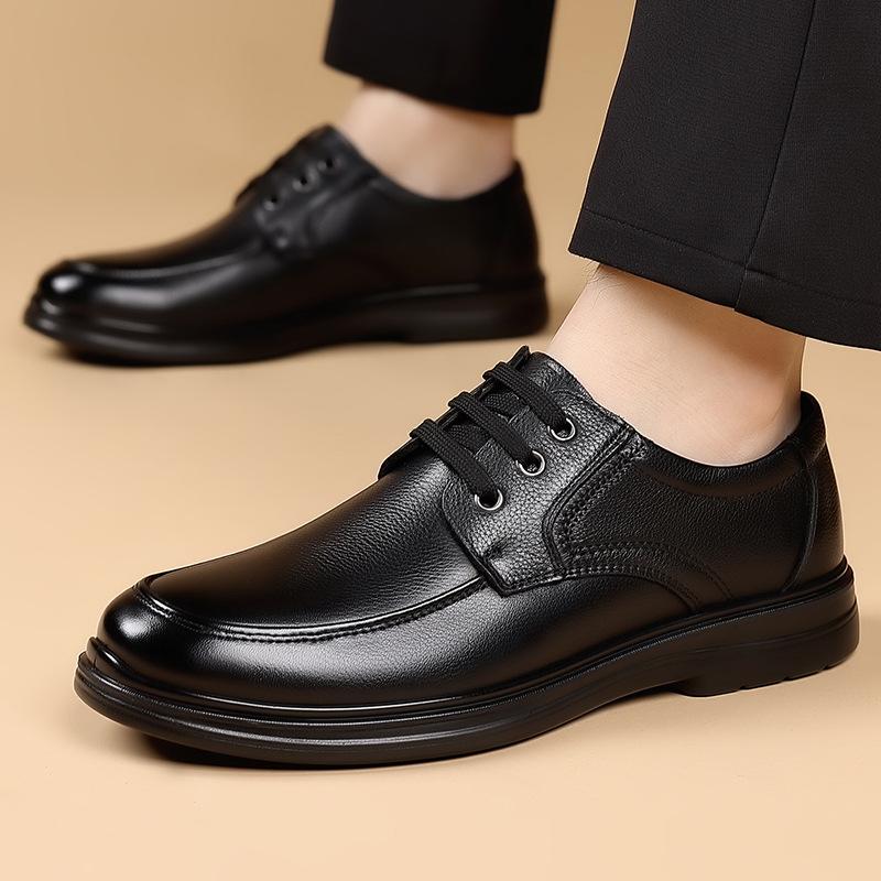 Casual leather shoes men's 2025 new formal business leather shoes fashionable and versatile middle-aged and elderly fathers warm and velvet men's shoe