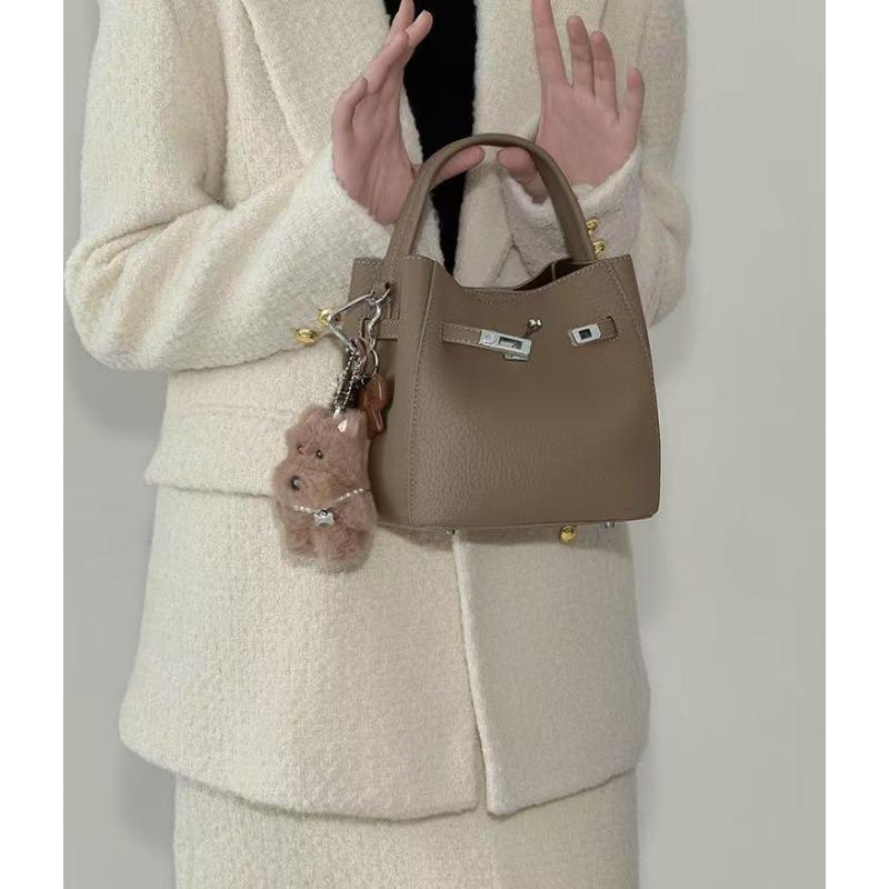 

Premium sense portable niche design lychee pattern leather vegetable basket bucket bag women s new single shoulder crossbody child and mother bag сірий колір