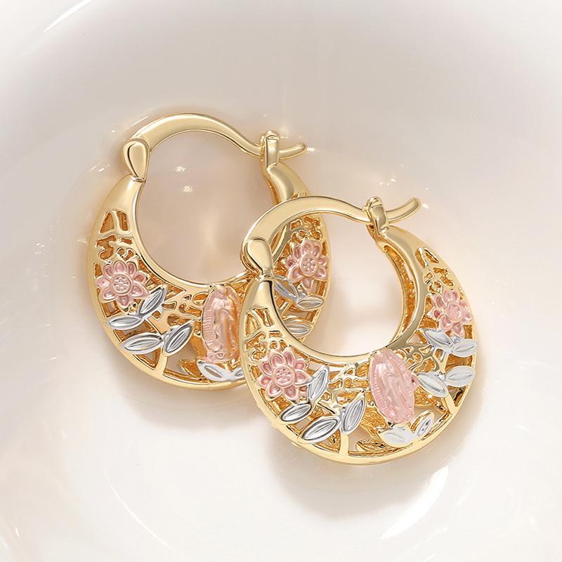 Elegant Carved Hollow Hoop Earrings Exquisite Accessories For Women Jewelry For Holiday Weddings Jewelry Gift Accessories