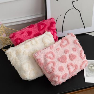 Fuzzy Heart Cosmetic Pouch Girls Cute Heart Pattern Makeup Bag Women Plush Clutch Zippered Storage Bag for Cosmetics Jewelry