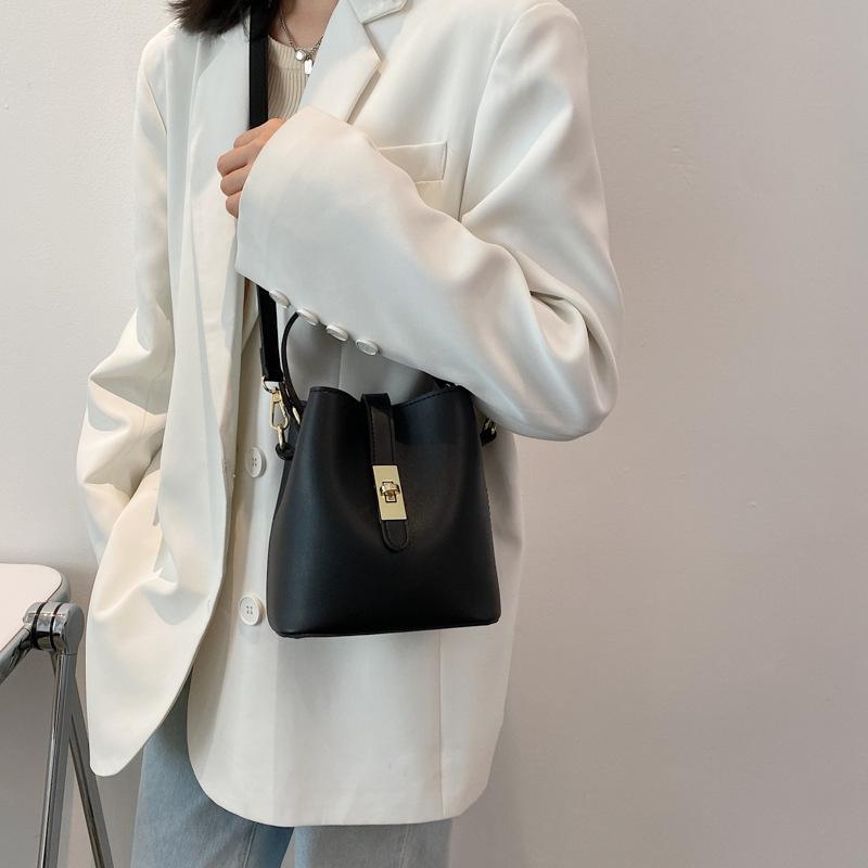 Yellow Portable Bucket Bag Girls Simple Solid Color Versatile Shoulder Bag Commuter Fashion Messenger Bag Small Bag