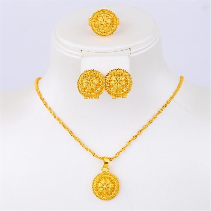 Gold Schmuckset für Hochzeiten und Partys mit Halskette, Ohrringen und Ringen. Einzigartiger Schmuckschmuck für Partys.