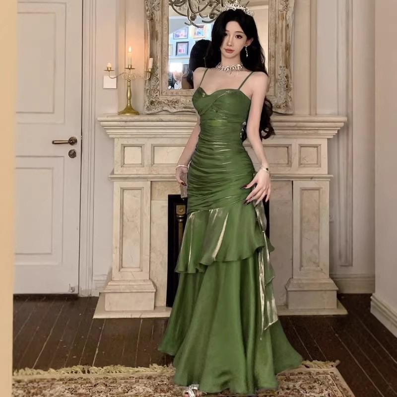 שמלת ערב ירוקה אלגנטית ומחמיאה - שמלה ארוכה לבלייניות צעירות