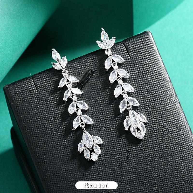 Niche design high-end crystal stud earrings, zircon wheat ears, fringed earrings, women's high-end temperament long earrings.